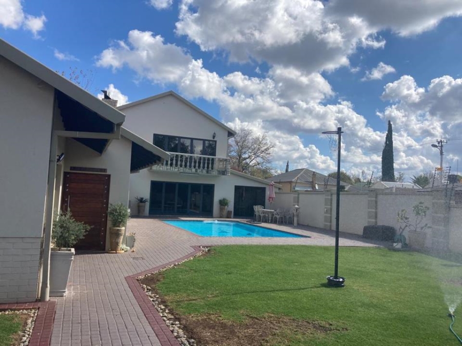 5 Bedroom Property for Sale in Potchefstroom Rural North West